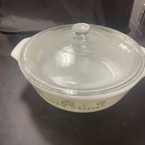 GLASBAKE Vintage 2 Quart Casserole‎ Dish with Lid Green Daisy Milk Glass